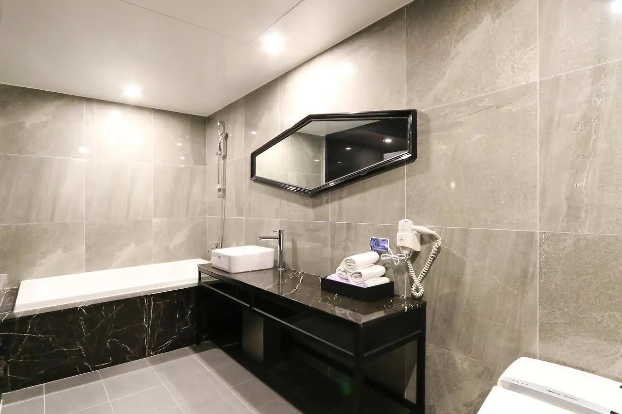 To Heaven Hotel Busan 2*,